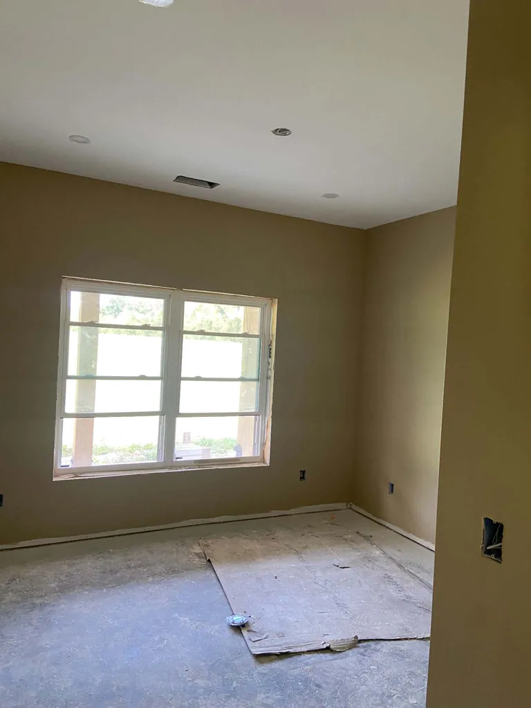 Guest room with finished sheetrock corners and window returns